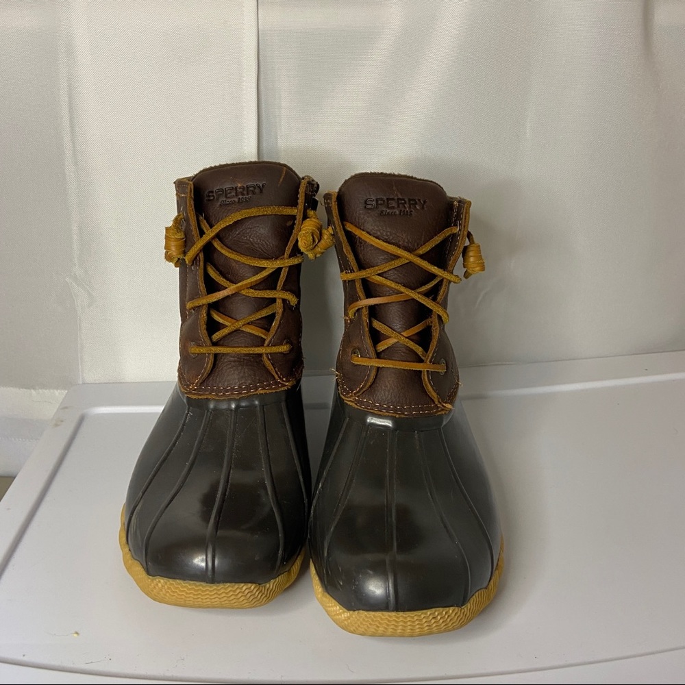 Speedy duck boots